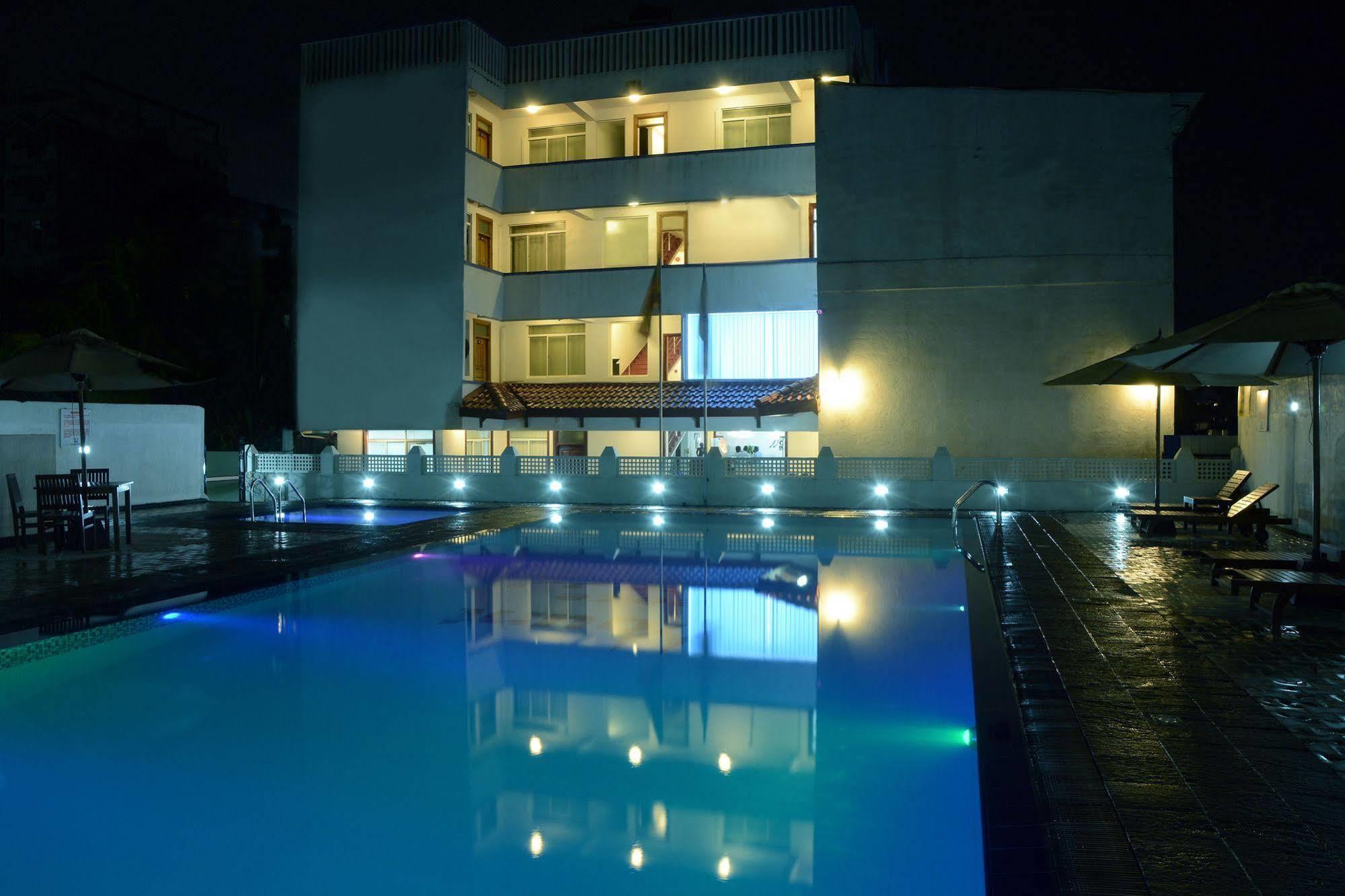 Mount Breeze Hotel Dehiwala-Mount Lavinia Eksteriør bilde